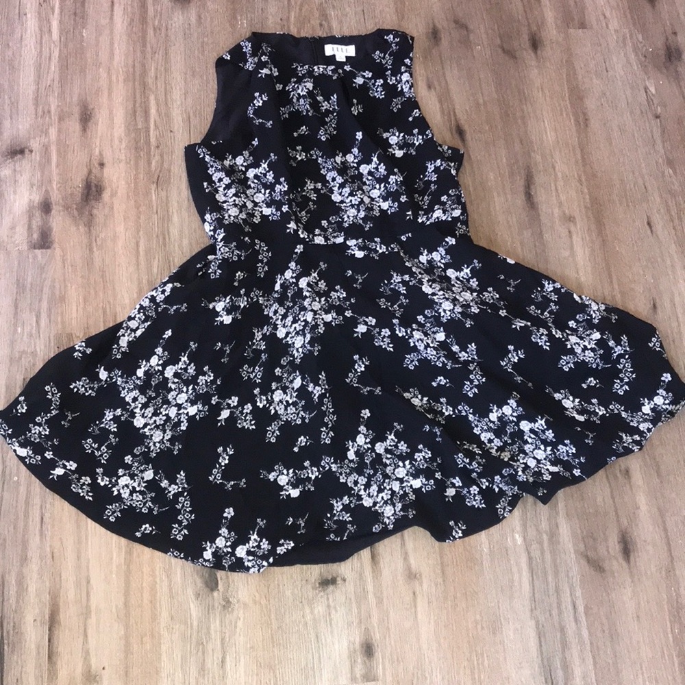 This is an all around great dress with pretty white flowers